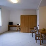 Genovese Al Mare 3* فاراتسي
